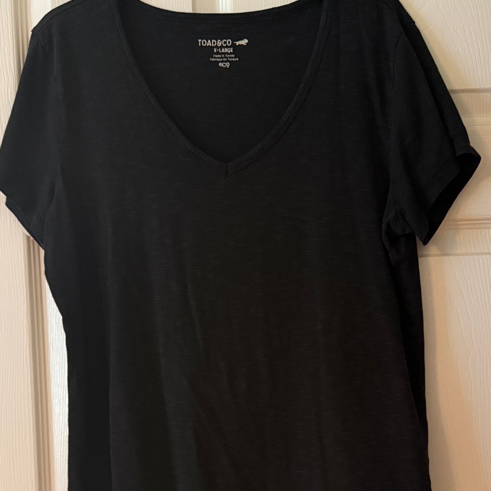 Toad&Co Black V-Neck Short Sleeve Tee - Lightweight Everyday Top